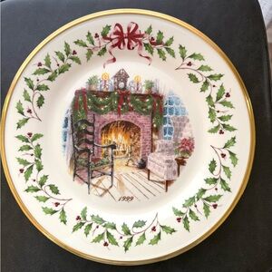 Lenox Holiday Plate with Gold Trim and Festive Colors